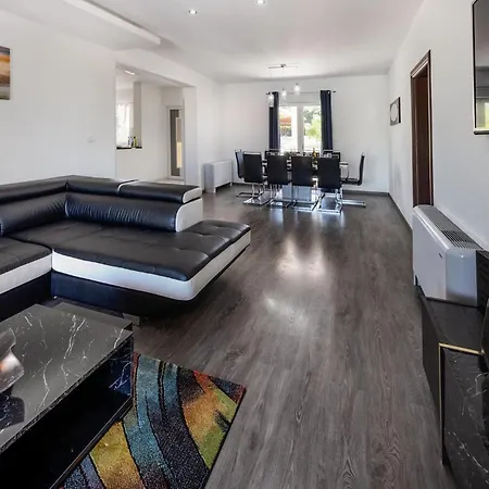 Holiday home Antonija