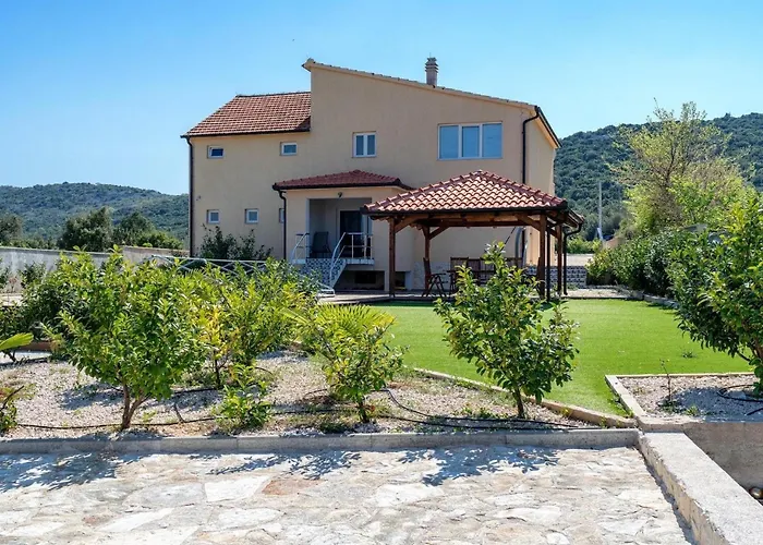 Antonija בית נופש שיבניק